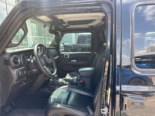 Black Clearcoat 2023 Jeep Wrangler 4xe Rubicon