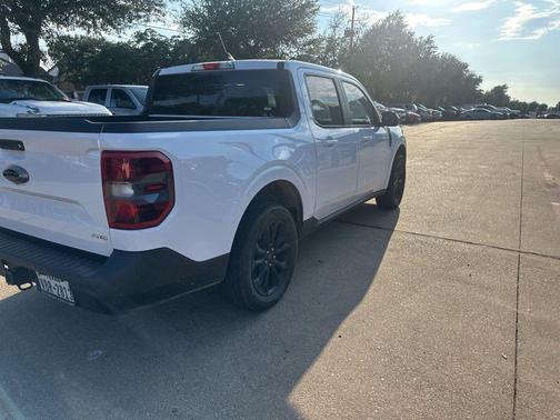 Oxford White 2024 Ford Maverick Lariat