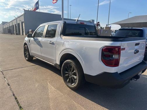 Oxford White 2024 Ford Maverick Lariat