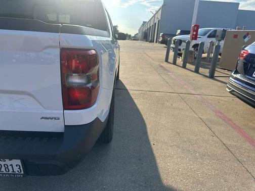 Oxford White 2024 Ford Maverick Lariat