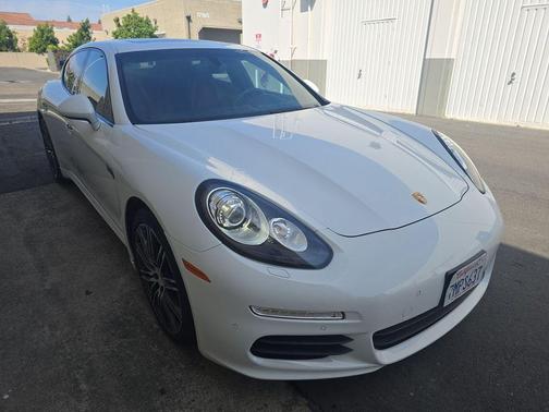 White 2016 Porsche Panamera 4 Edition