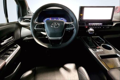 2025 Toyota Sienna XSE 7 Passenger