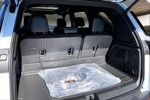 Polar White Tricoat 2026 Chevrolet Traverse AWD Z71
