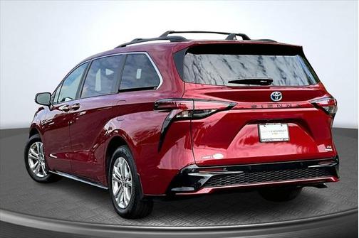 2022 Toyota Sienna XSE 7 Passenger