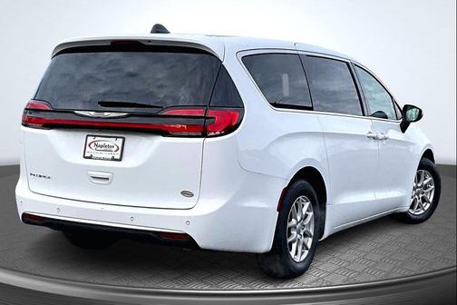 Bright White Clearcoat 2023 Chrysler Pacifica Touring L