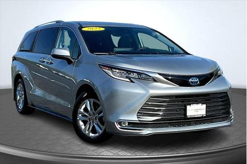 2022 Toyota Sienna Limited 7-Passenger