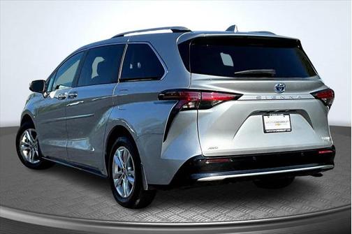 2022 Toyota Sienna Limited 7-Passenger
