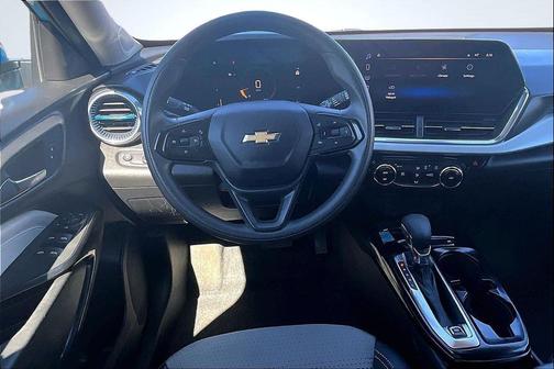 Marina Blue Metallic 2025 Chevrolet Trax LT