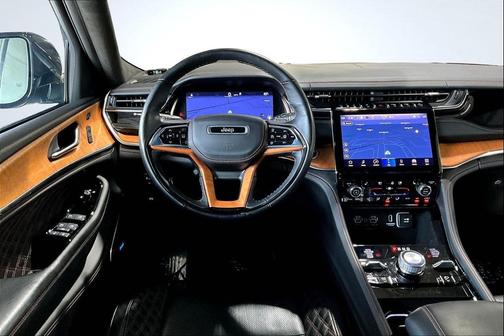 2022 Jeep Grand Cherokee Summit
