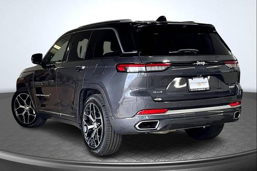 2022 Jeep Grand Cherokee Summit