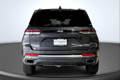 2022 Jeep Grand Cherokee Summit