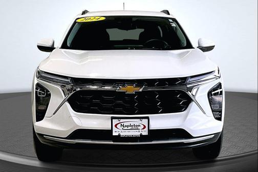 Summit White 2024 Chevrolet Trax LT