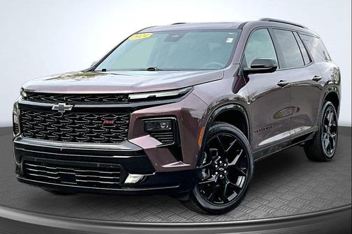 Stardust Metallic 2024 Chevrolet Traverse RS