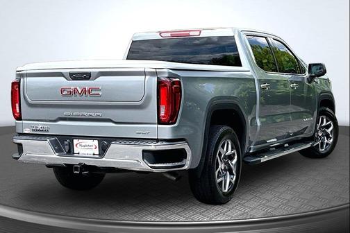 Sterling Metallic 2024 GMC Sierra 1500 SLT