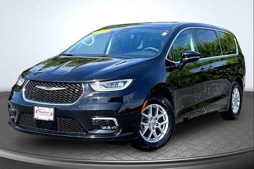 Diamond Black Crystal Pearlcoat 2024 Chrysler Pacifica Touring L