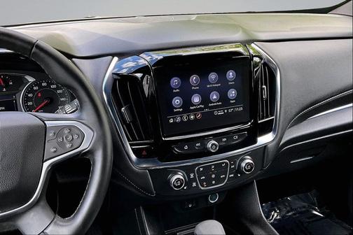 Sterling Gray Metallic 2023 Chevrolet Traverse LT Cloth