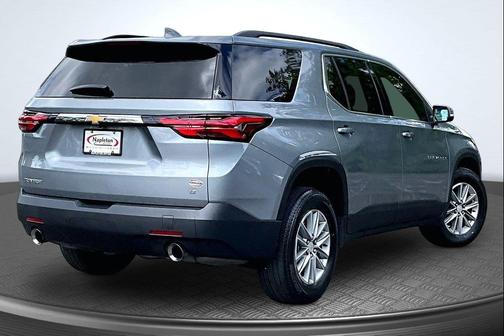 Sterling Gray Metallic 2023 Chevrolet Traverse LT Cloth