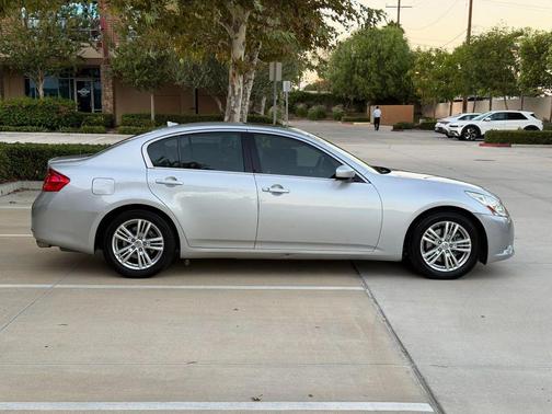 Liquid Platinum 2010 INFINITI G37 Journey