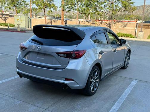 2018 Mazda Mazda3 Touring