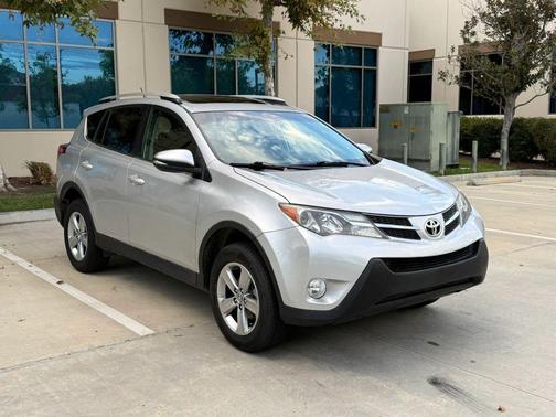 Classic Silver Metallic 2015 Toyota RAV4 XLE
