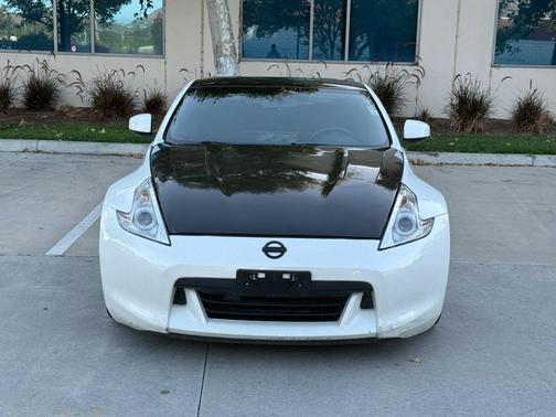 Pearl White 2010 Nissan 370Z Base