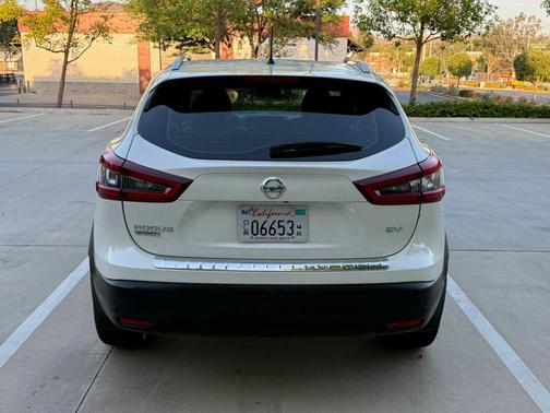 Pearl White Tricoat 2020 Nissan Rogue Sport SV
