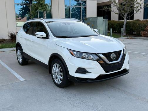 Pearl White Tricoat 2020 Nissan Rogue Sport SV