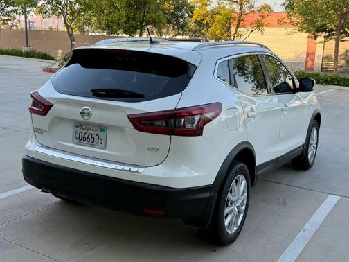 Pearl White Tricoat 2020 Nissan Rogue Sport SV