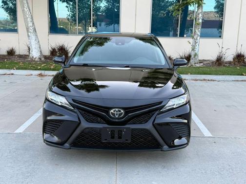Midnight Black Metallic 2020 Toyota Camry SE