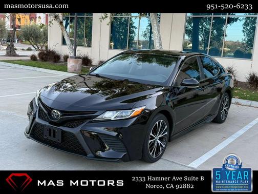 Midnight Black Metallic 2020 Toyota Camry SE