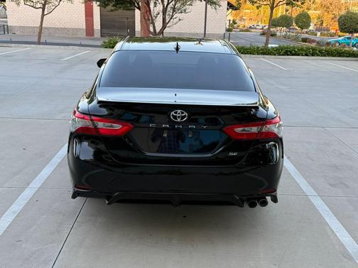 Midnight Black Metallic 2020 Toyota Camry SE