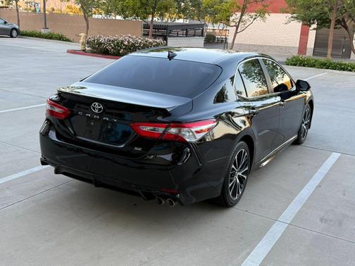 Midnight Black Metallic 2020 Toyota Camry SE