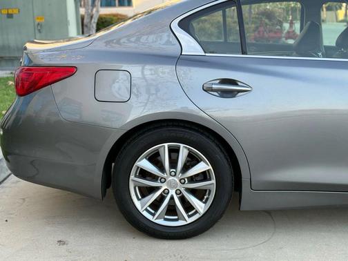 2015 INFINITI Q50 Premium