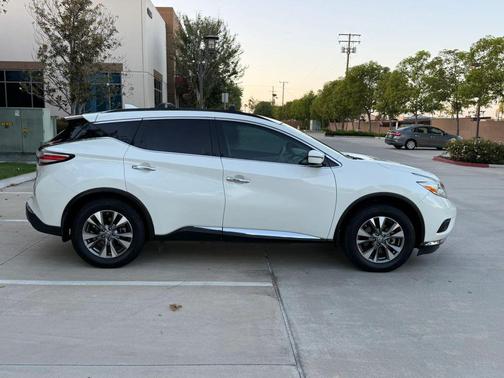 Pearl White 2016 Nissan Murano SV