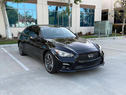Black 2015 INFINITI Q50 Sport
