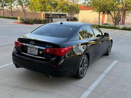 Black 2015 INFINITI Q50 Sport