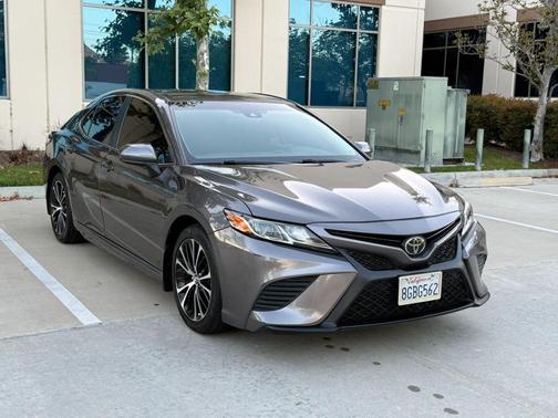 Brown 2018 Toyota Camry SE
