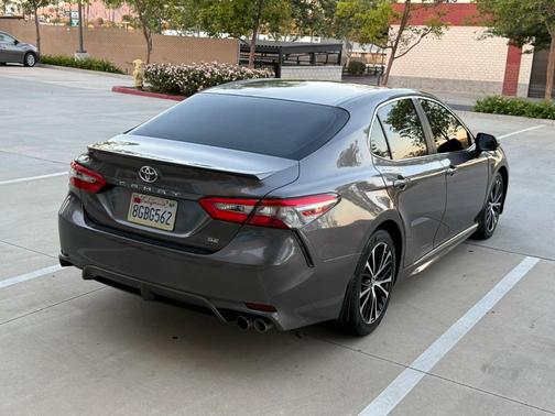 Brown 2018 Toyota Camry SE