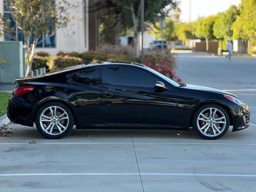 2012 Hyundai Genesis Coupe 3.8 Track