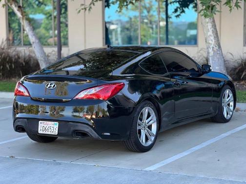 2012 Hyundai Genesis Coupe 3.8 Track