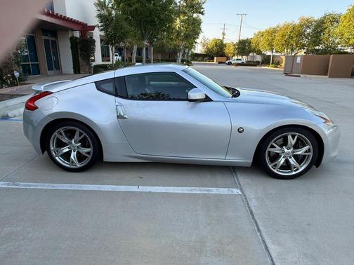 Brilliant Silver Metallic 2009 Nissan 370Z Touring