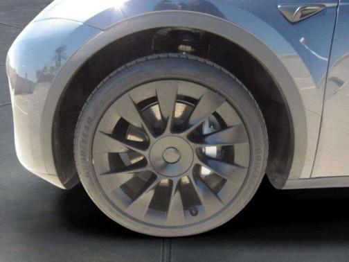 Stealth Gray 2025 Tesla Model Y Long Range