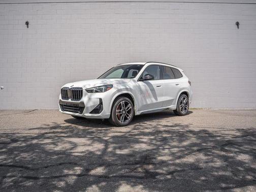 Alpine White 2025 BMW X1 xDrive28i