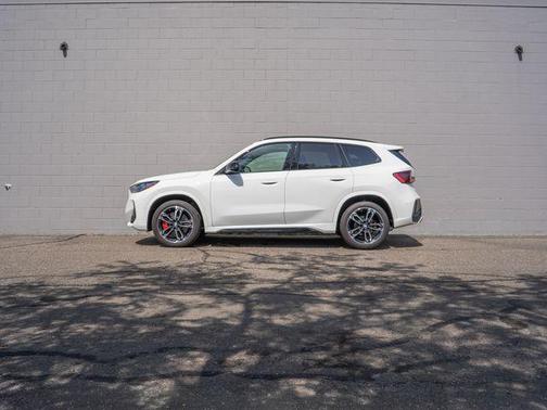 Alpine White 2025 BMW X1 xDrive28i