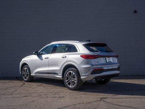 2025 Audi Q5 Premium TFSI quattro S tronic