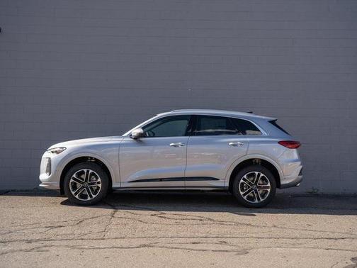 2025 Audi Q5 Premium TFSI quattro S tronic