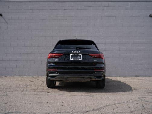 Mythos Black Metallic 2025 Audi Q3 Premium 45 TFSI S line quattro Tiptronic