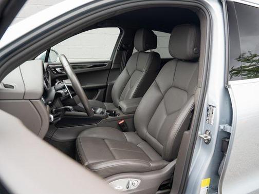 2022 Porsche Macan Base