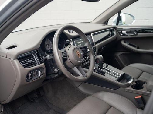 2022 Porsche Macan Base