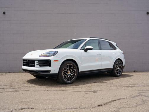 Carrara White Metallic 2026 Porsche Cayenne Cayenne